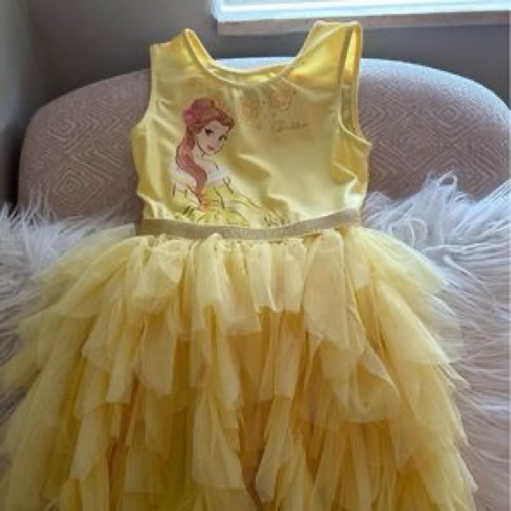 Beautiful Disney Belle dress in size 4T, yellow princess like new